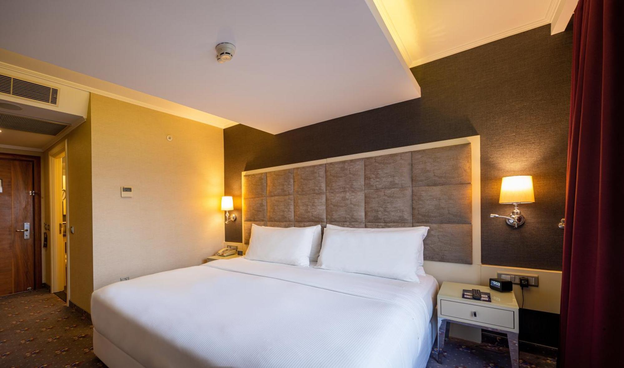 Hotel Doubletree By Hilton Izmir - Alsancak Esterno foto