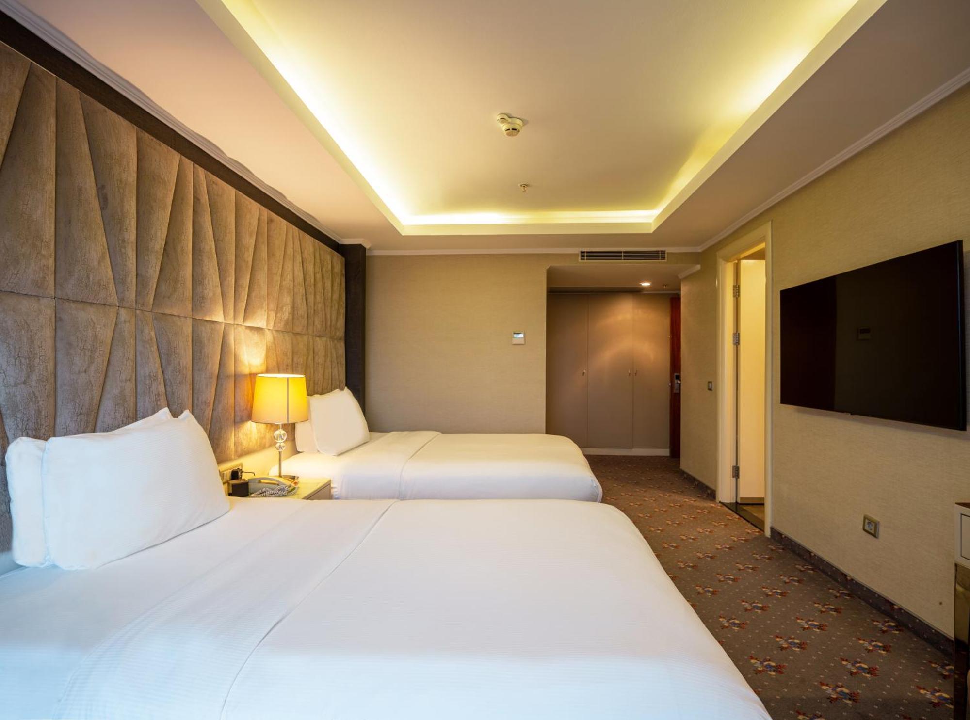Hotel Doubletree By Hilton Izmir - Alsancak Esterno foto