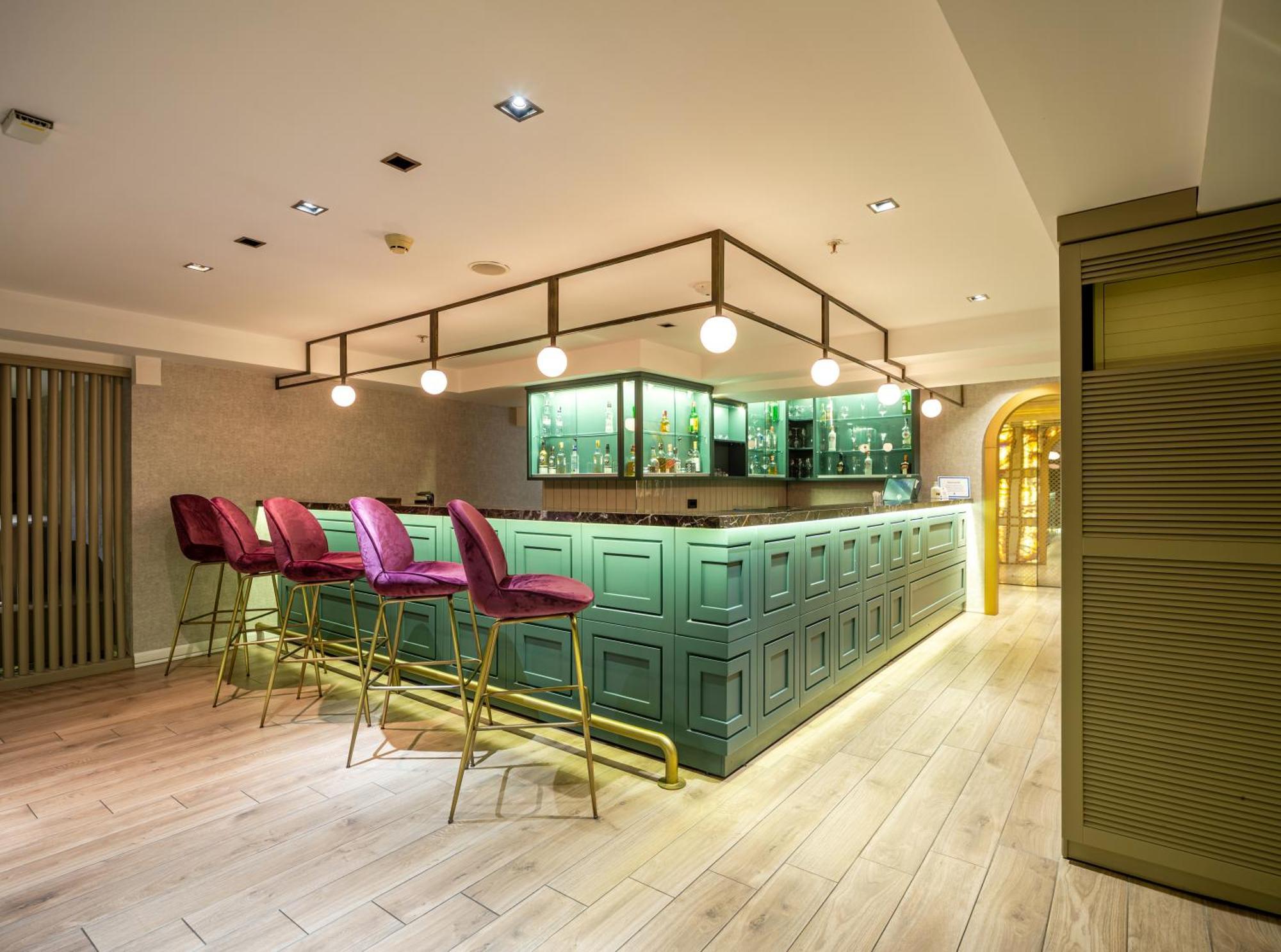 Hotel Doubletree By Hilton Izmir - Alsancak Esterno foto