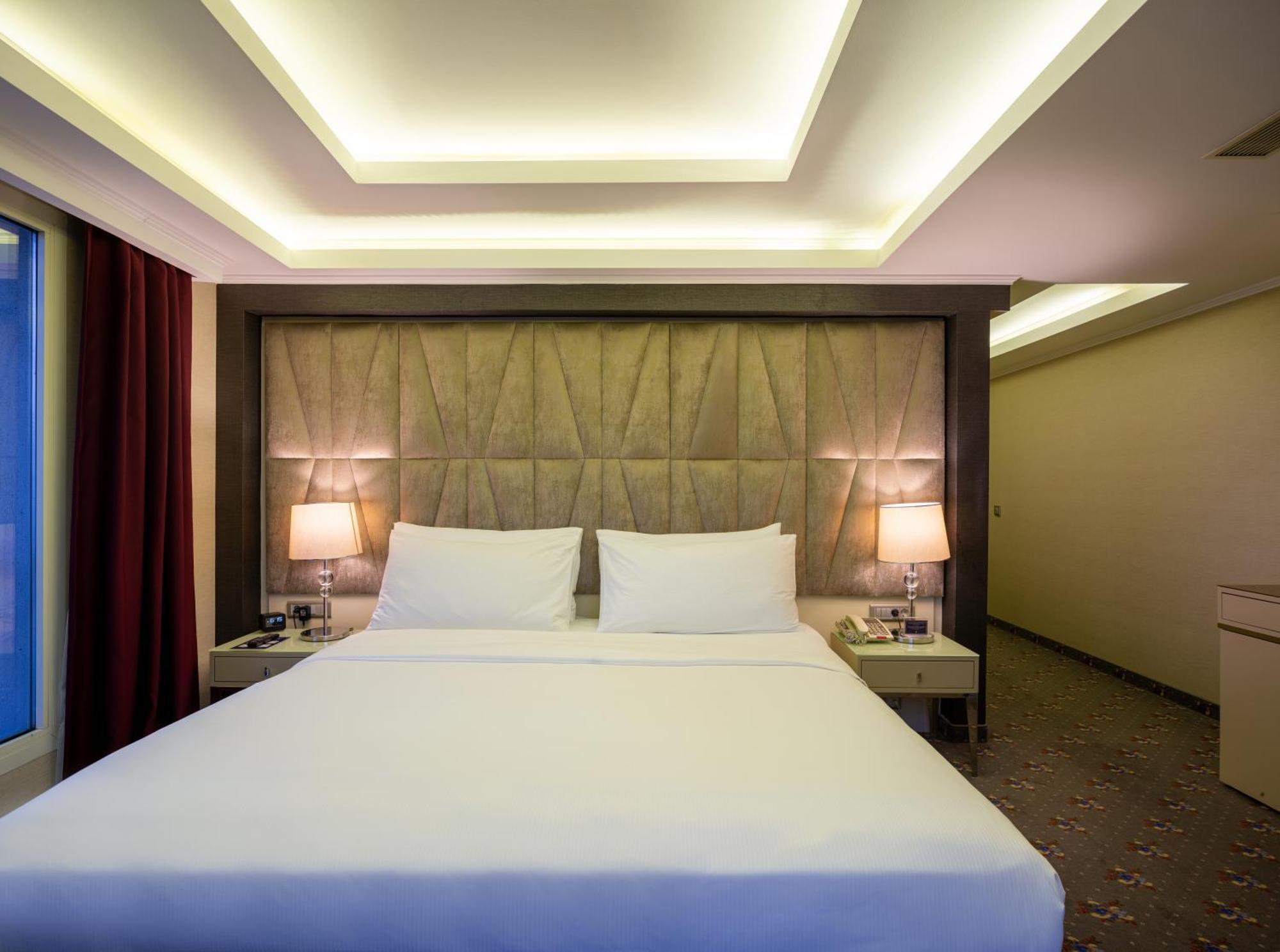 Hotel Doubletree By Hilton Izmir - Alsancak Esterno foto