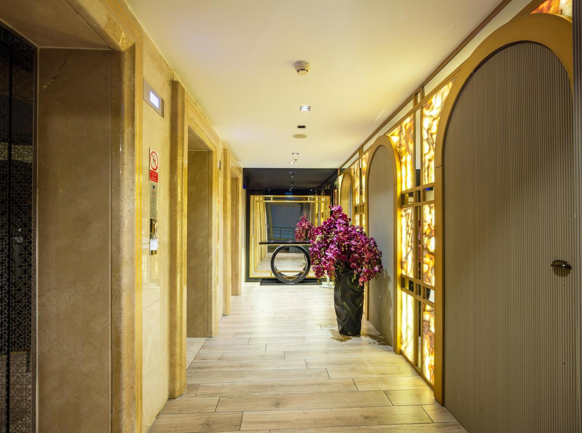 Hotel Doubletree By Hilton Izmir - Alsancak Esterno foto