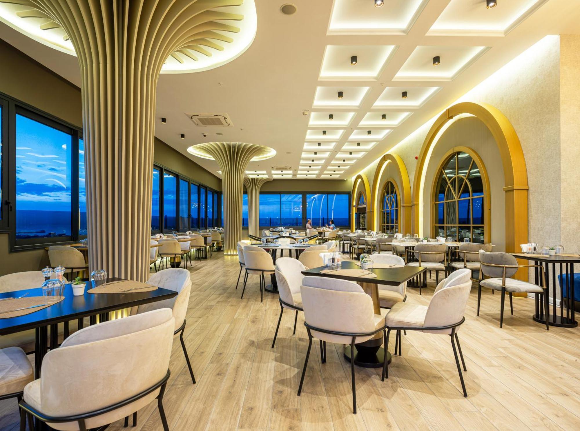 Hotel Doubletree By Hilton Izmir - Alsancak Esterno foto