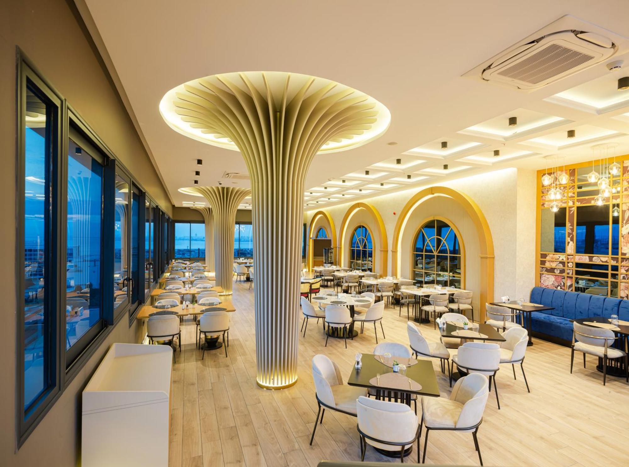 Hotel Doubletree By Hilton Izmir - Alsancak Esterno foto