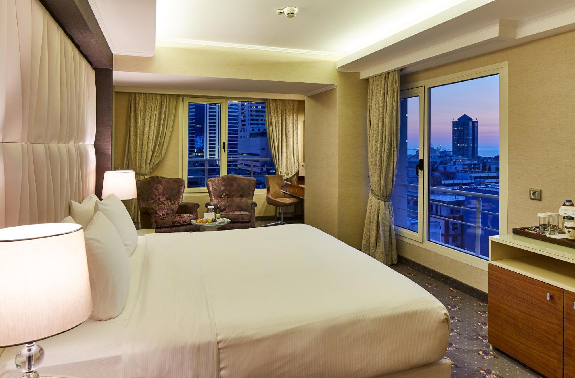 Hotel Doubletree By Hilton Izmir - Alsancak Esterno foto