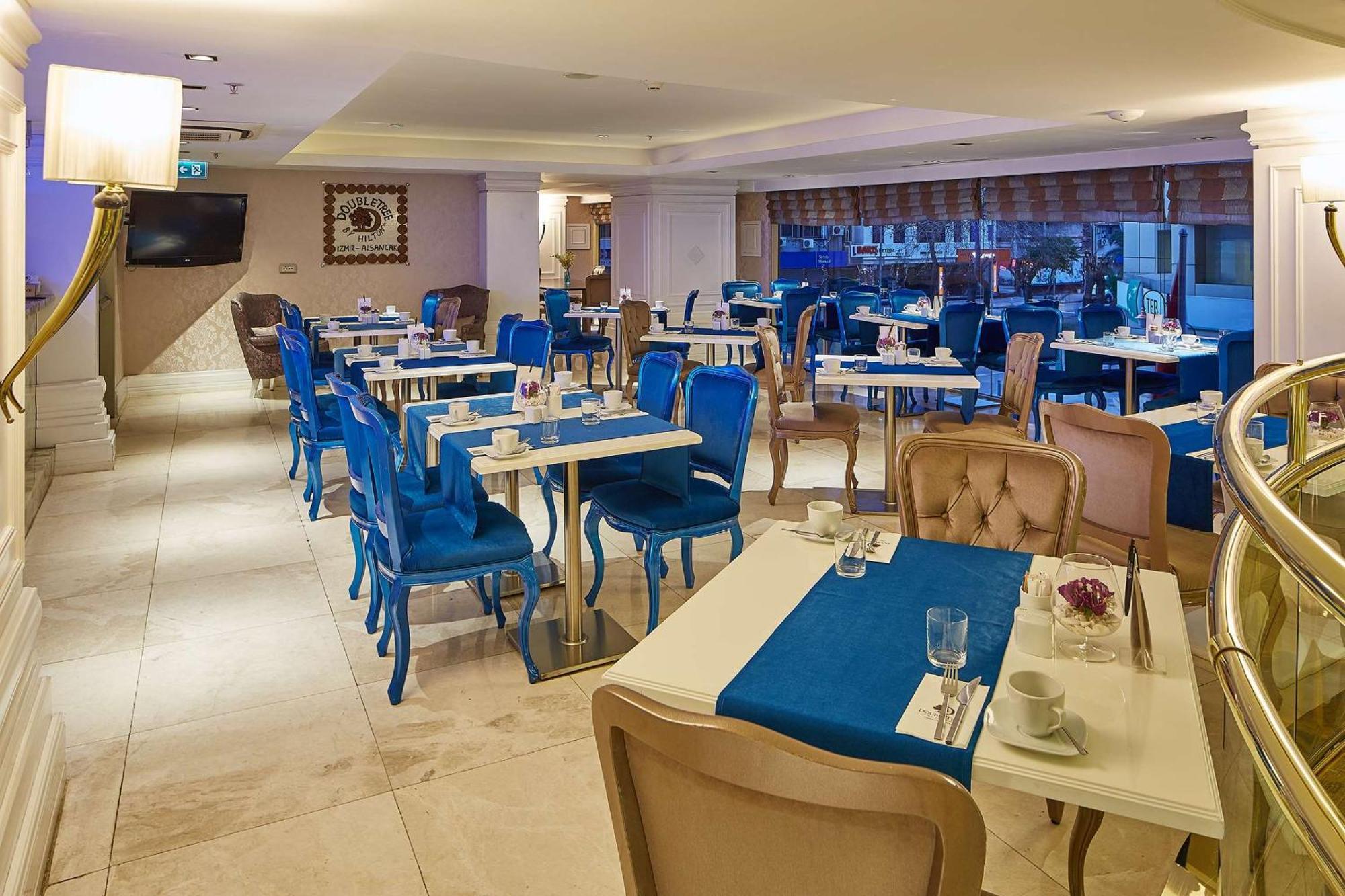 Hotel Doubletree By Hilton Izmir - Alsancak Esterno foto