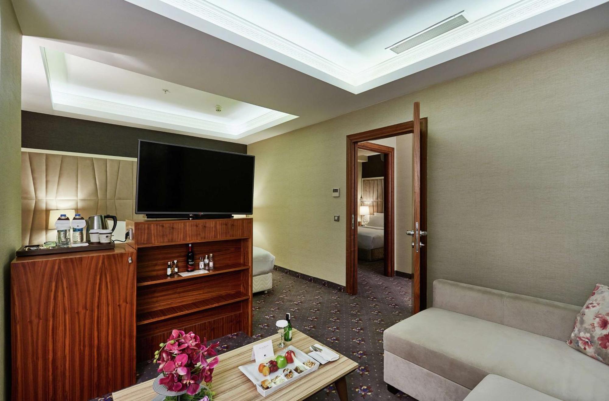 Hotel Doubletree By Hilton Izmir - Alsancak Esterno foto