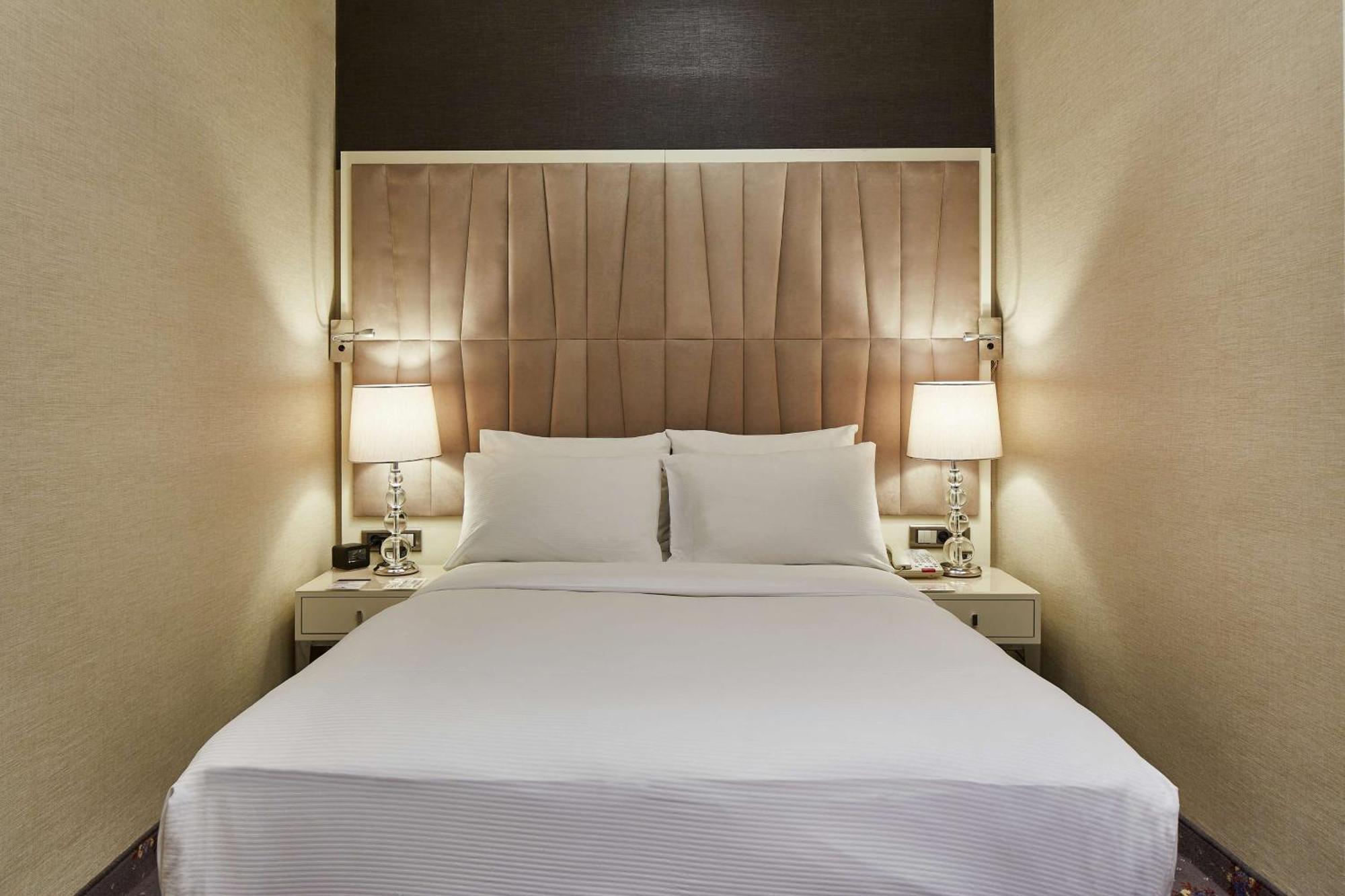 Hotel Doubletree By Hilton Izmir - Alsancak Esterno foto