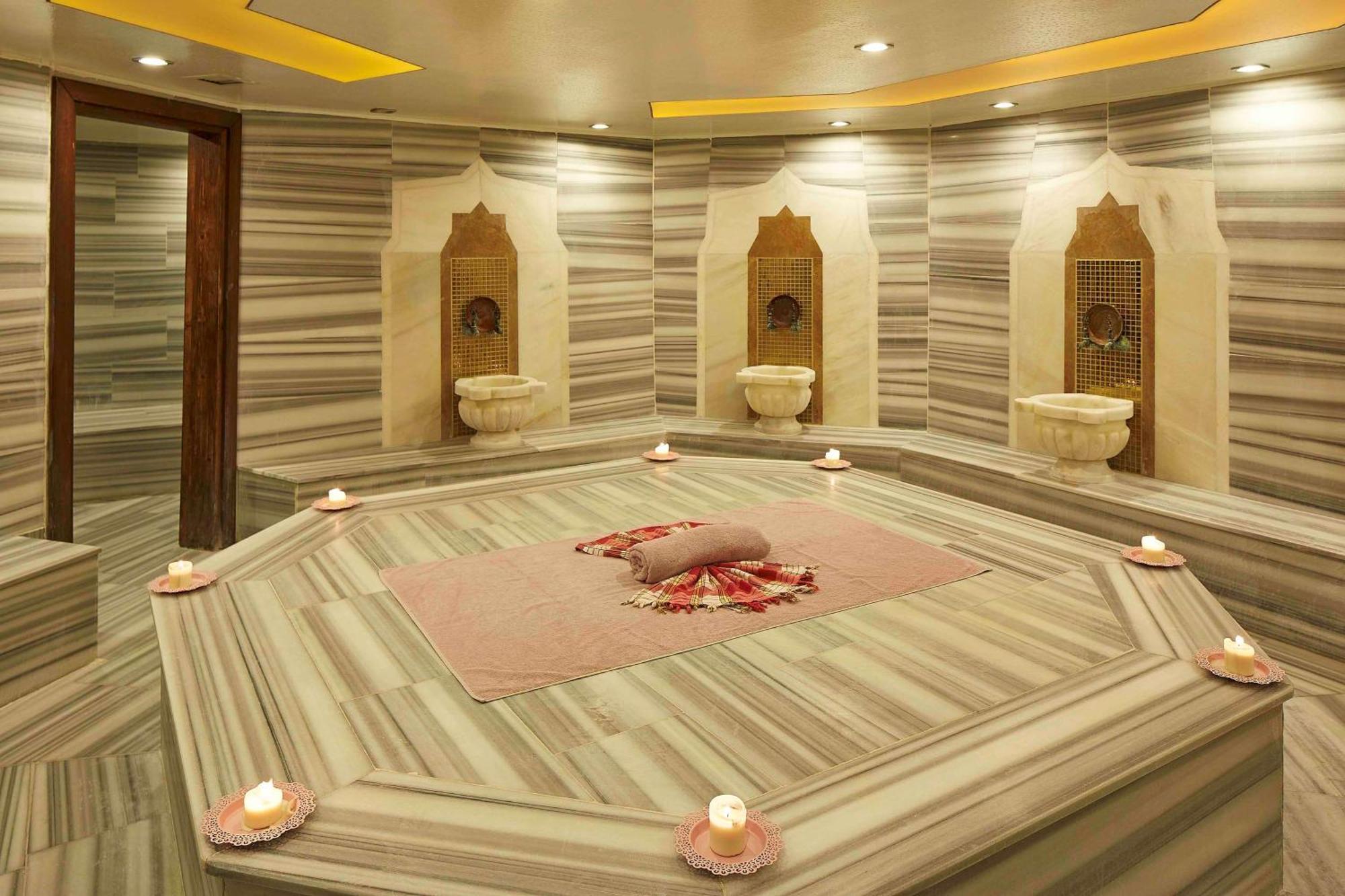 Hotel Doubletree By Hilton Izmir - Alsancak Esterno foto